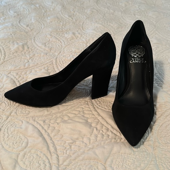 Vince Camuto Shoes - NWOT Vince Camuto Candera Block Heel Suede Pump High Heel Triangle Size 8